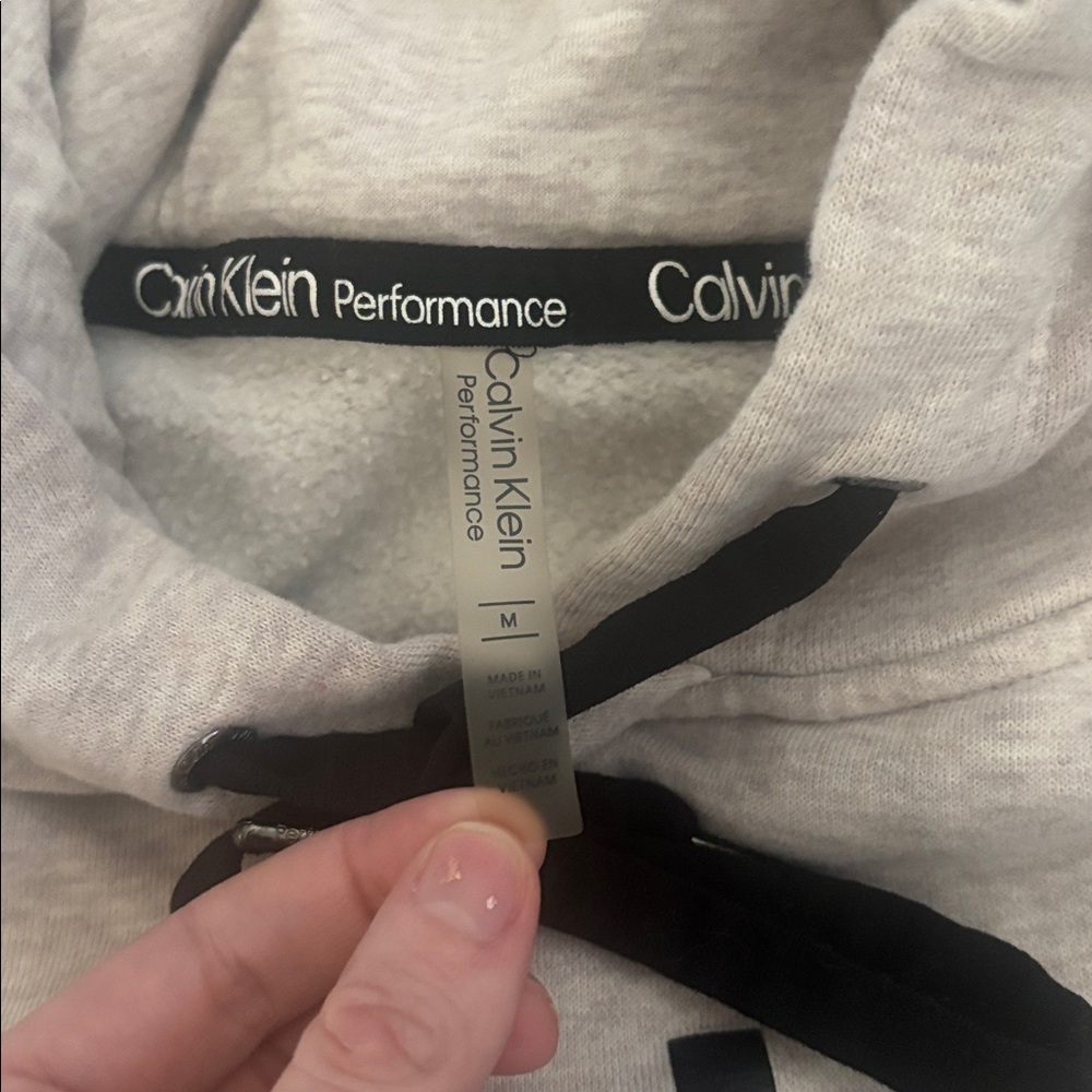 ✨HP✨Calvin Klein Cropped Hoodie - Picture 4 of 4